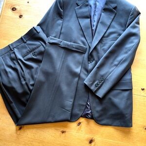 Tom James Men’s brown 2 piece suit